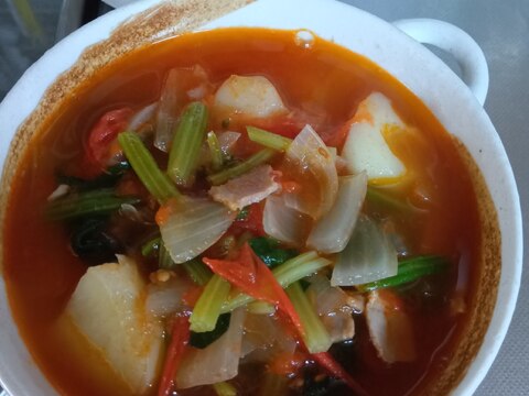 ほうれん草とじゃがいもとトマトのスープ